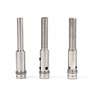 <3.0%(Sr) 重复精度M4 M5 M6 M8连接器IP67 PBT NPN PNP输出感应式接近传感器开关