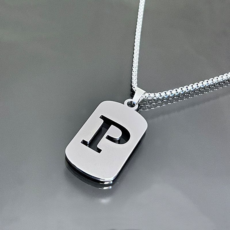 Collana con lettera P