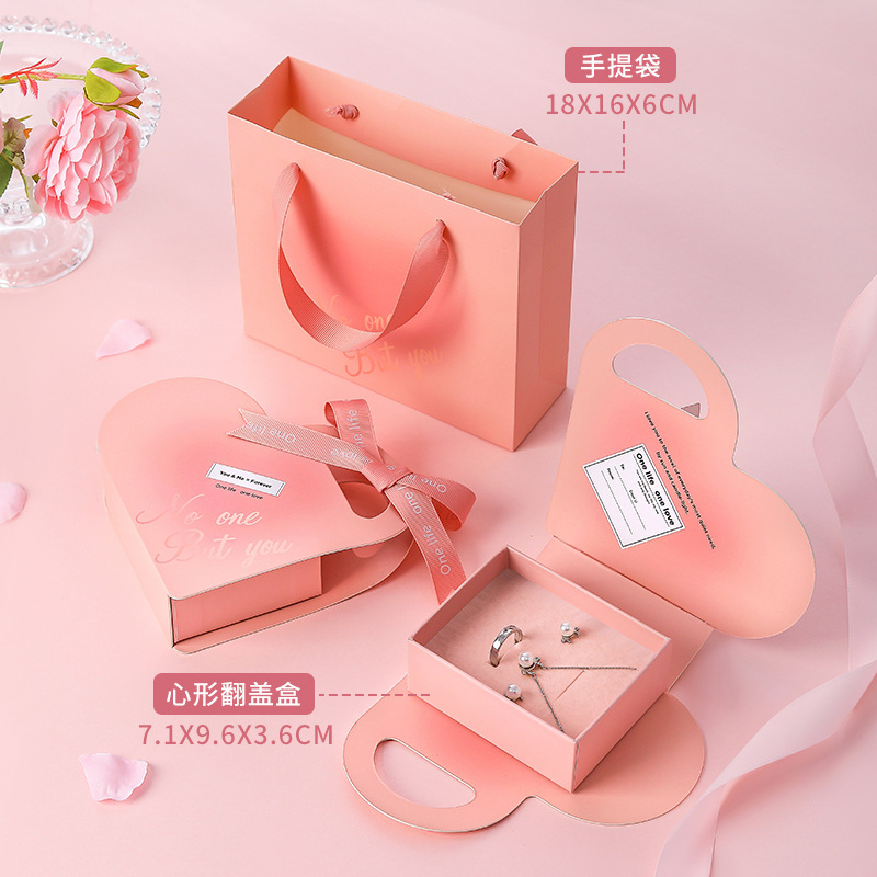 Heart-shaped handheld jewelry gift box