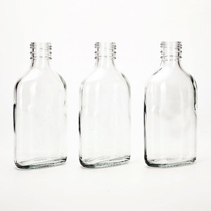 Vista Màu Xanh Lá Cây Rõ Ràng Hổ Phách 200Ml 375Ml 750Ml 1000Ml Trong Suốt Flask Chai Thủy Tinh Cổ Điển Phẳng Chai Với Vít Nắp - Product Image 5