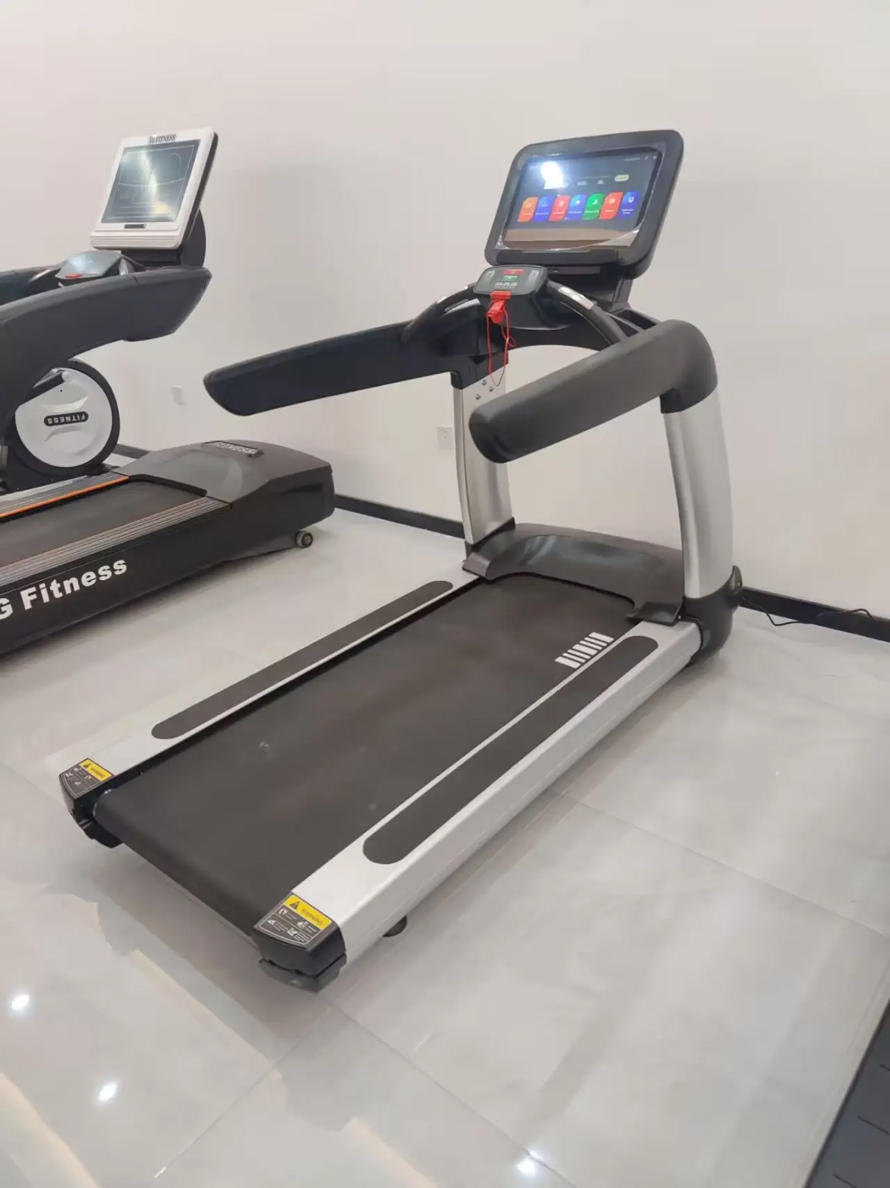 Máquina de cinta de correr de fitness comercial con pantalla táctil de motor de CA YG Fitness a la venta de 2017