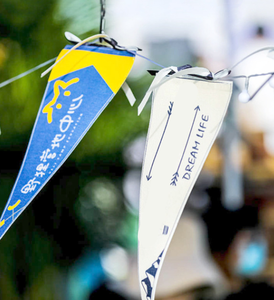 Groothandel Custom Logo Printing Club Voetbal Plafonddecoratie Stof Wimpel String Vorm Gors Pvc Stof Vlag Voor Evenement - Product Image 4