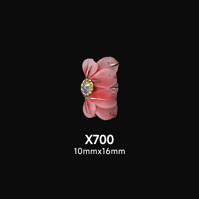 700