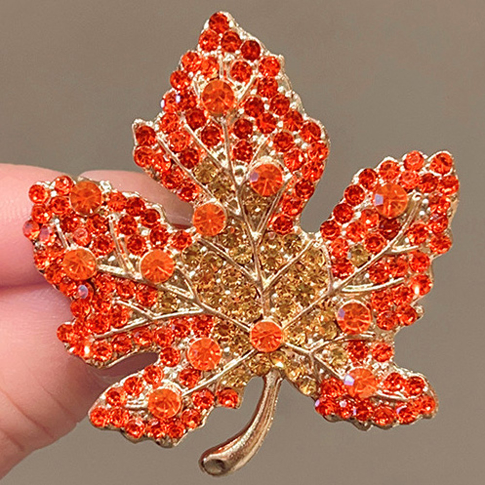 001 Red Maple Leaf 4.8 * 4.3cm/8.4g