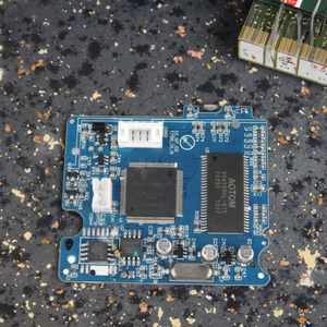ผู้ผลิตแผ่นวงจร PCBA วัสดุฐานผลิตมาส์กบัดกรีสีเขียวแผงวงจร PCB อิเล็กทรอนิกส์แบบกำหนดเองการผลิตใน Fr-4 - Product Image 6