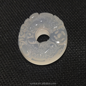 จี้หยกหยกธรรมชาติที่เต็มไปด้วยสีเขียวสีขาวแกะสลักแหวนปลอดภัยจี้มรกต - Product Image 1