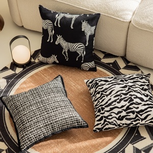 Grosir kustom bantal cahaya dapat dilepas mewah bantal lempar halus Premium pola hewan Modern Nyaman Untuk teras luar ruangan - Product Image 1