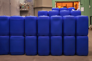 中国工厂<span class=keywords><strong>HDPE</strong></span>桶制桶机挤出吹塑机价格低廉