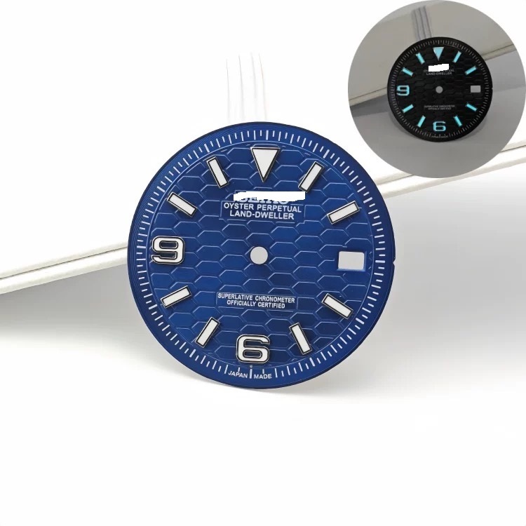 Quadrante blu con logo S e indici neri