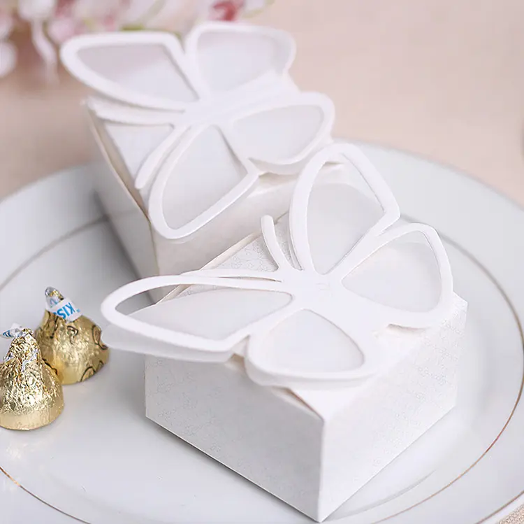 Hohe Qualität niedrigen Preis rot Laser Cut Schmetterling Papier Hochzeit Candy Box Schokolade Gunst Box Baby Box