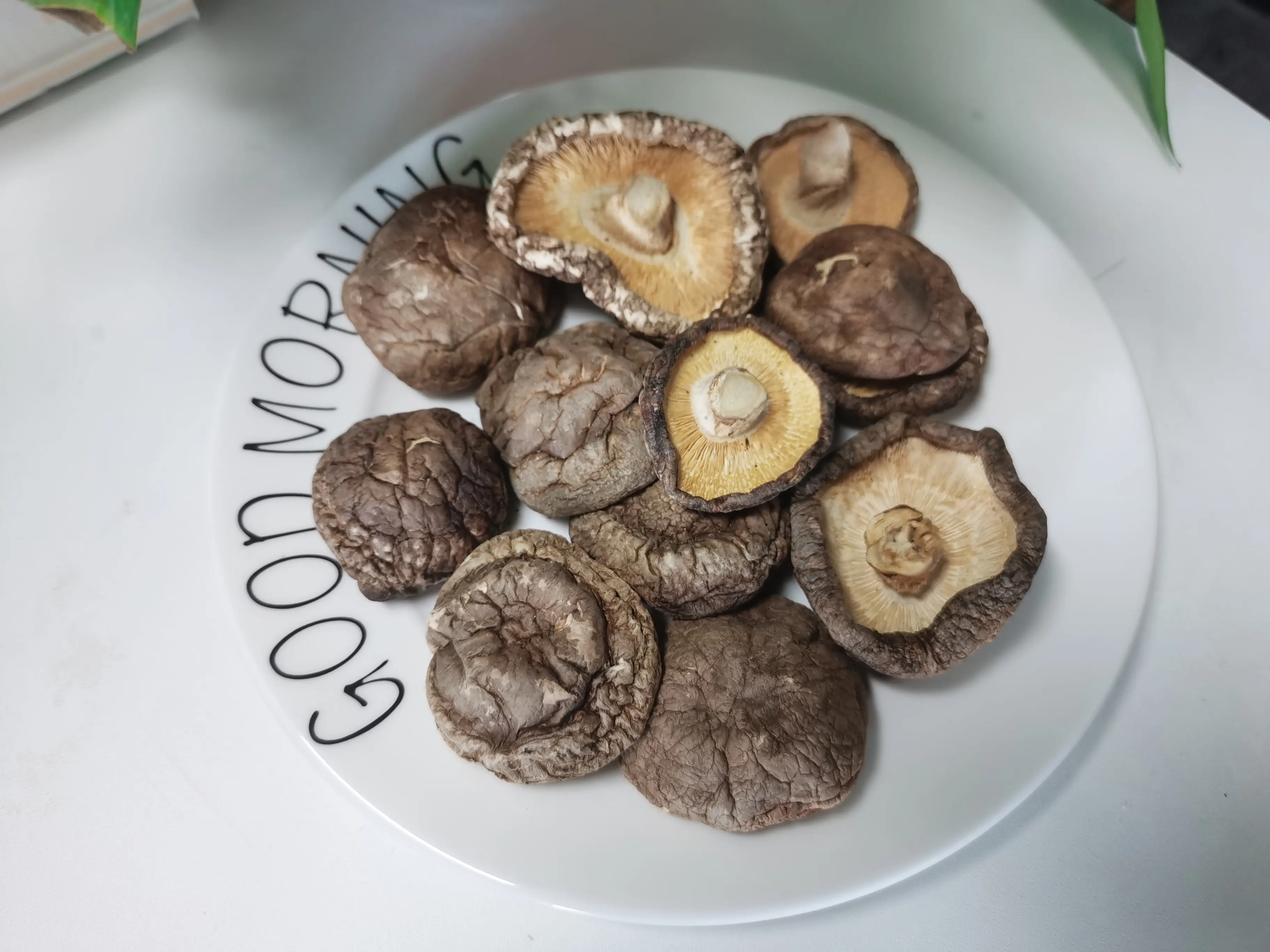 2022 मशरूम खाद्य निर्जलित Shiitake मशरूम सूखे Shiitake मशरूम में थोक