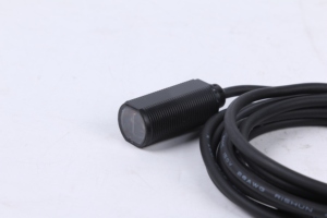 Sensor fotoeléctrico tipo E3FA, sensores ópticos reflectantes difusos DP RN RP TN TP - Product Image 2