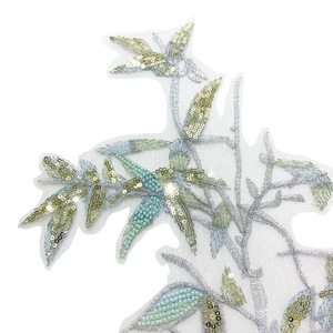 浅绿色刺绣叶子网眼身体蕾丝贴花，带珠子和亮片 - Product Image 5