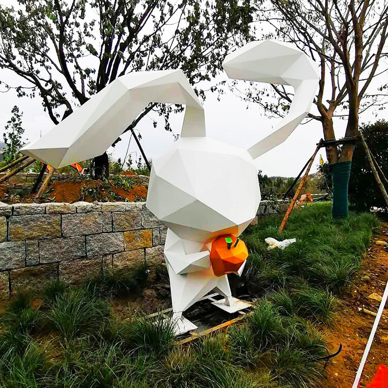 Sculpture de lapin carotte