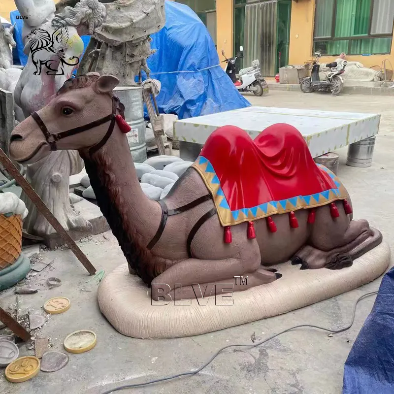 BLVE Modern Art decorazione per esterni artigianato in fibra di vetro a grandezza naturale scultura animale resina Camel Garden Statue