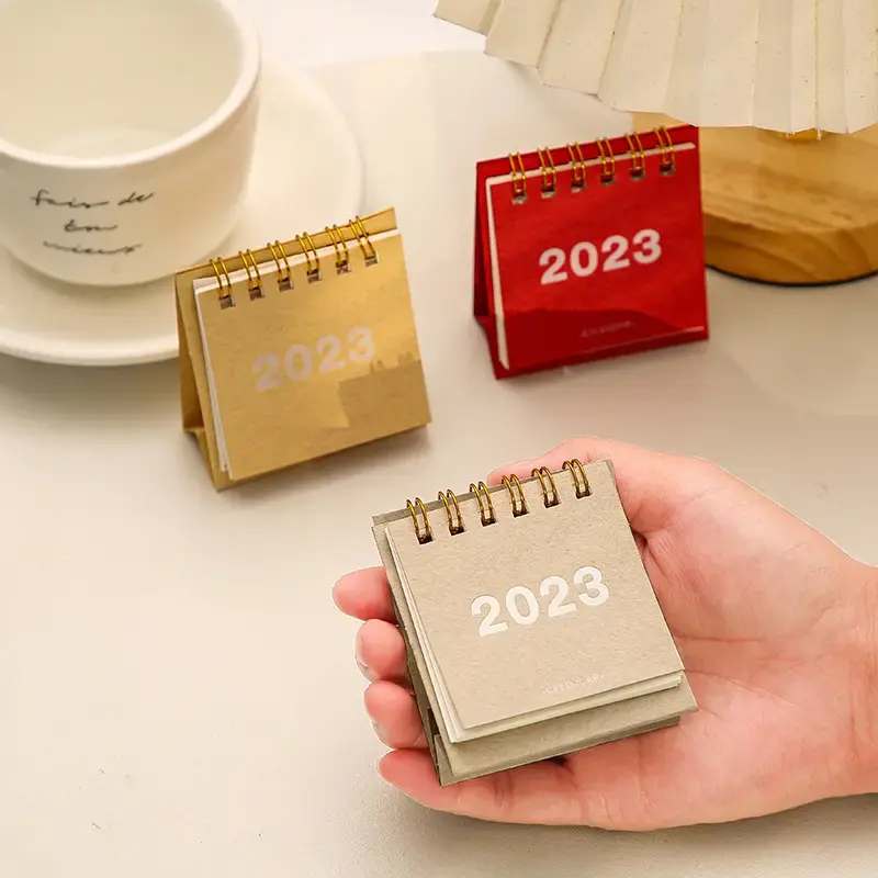 Vente en gros, Mini calendrier de bureau créatif et mignon, décoration de bureau Simple, vente en gros, 2023