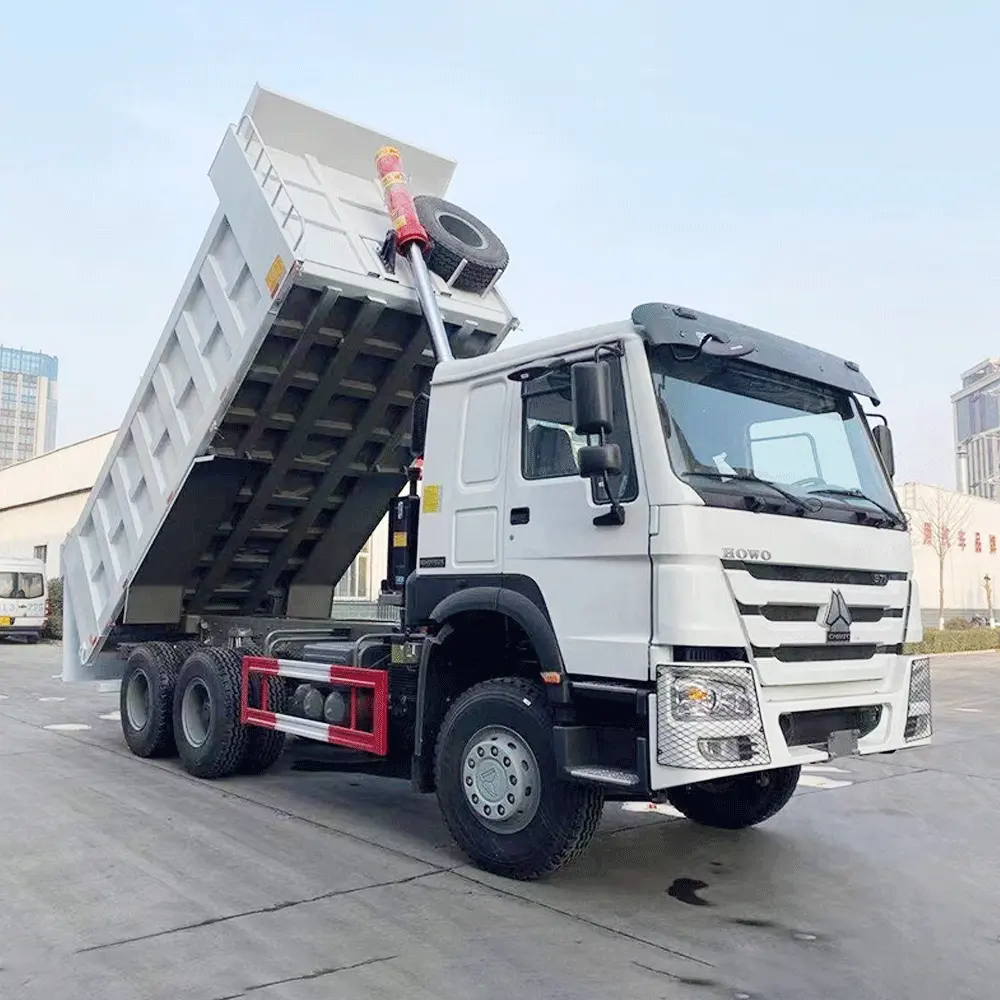 2018 ans d'occasion 6x4 8x4 12 roues 30 cubes 40 tonnes d'occasion Sinotruck d'occasion mines Howo camions à benne basculante