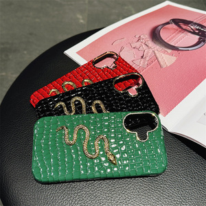 เคสลายจระเข้ไร้กรอบหรูหรามันวาวสำหรับ iPhone 16 15 14 13 12 11 Pro Max PLUS 3D กันกระแทกฝาครอบโทรศัพท์งูสีทอง - Product Image 5