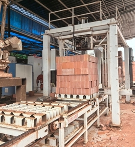 Máquina de fabricación de bloques de enclavamiento automático usada para ladrillos de cemento de hormigón de arcilla para Robot de programación de línea de apilamiento de construcción - Product Image 1