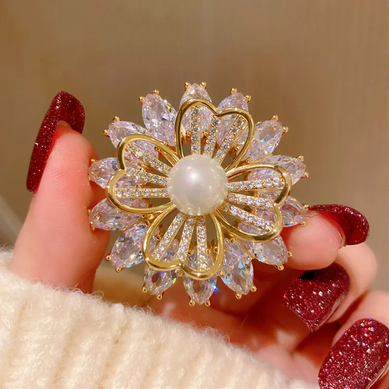 Good Quality Ladies Flower Brooch Pin Clothing Accessories Big Pearl Zircon China Wholesale Brooches Luxury Women