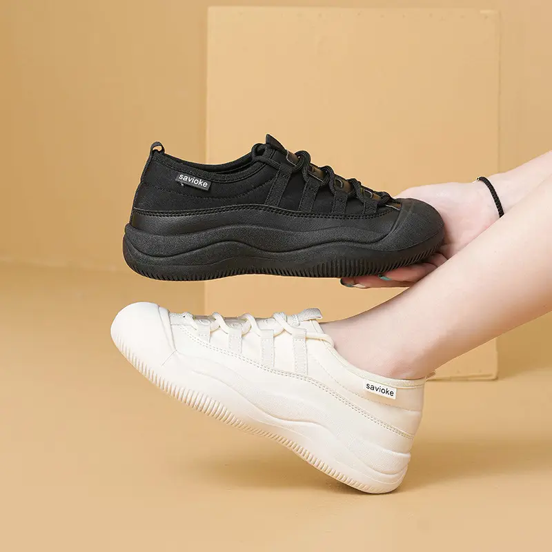 Nuevos zapatos de lona ahuecados, edición coreana para mujer, zapatos blancos pequeños para estudiantes, zapatos informales transpirables INS de fondo plano