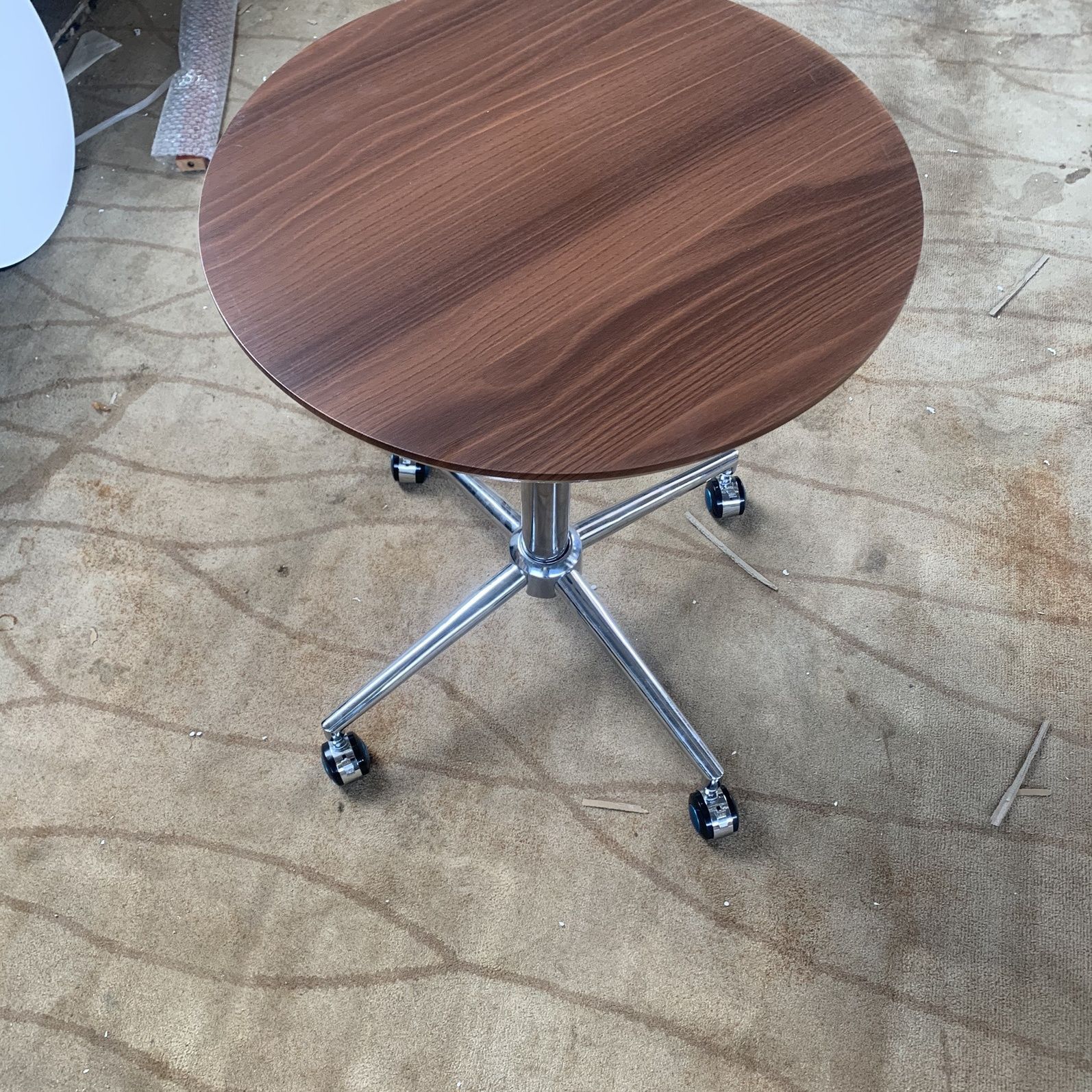 Table basse ronde, réglable en hauteur, Noyer 50