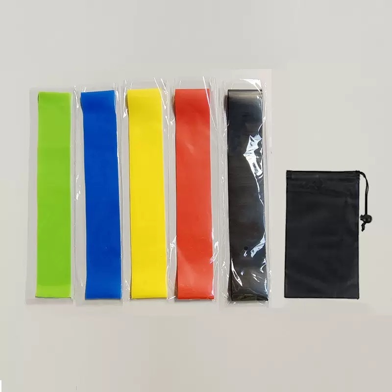 Un ensemble standard de cinq couleurs est inclus dans le sac en tissu.