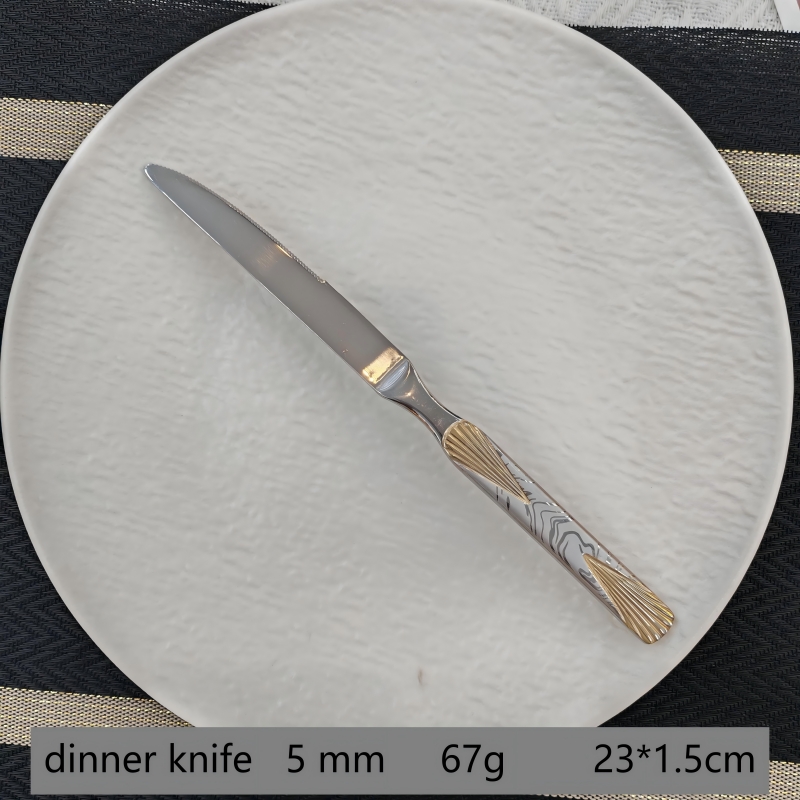 Couteau à dîner doré
