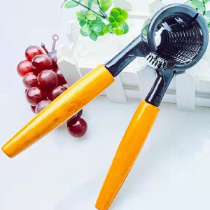 Còn Hàng Phụ Kiện Gia Đình Dụng Cụ Mở Quả Óc Chó Dụng Cụ Mở Quả Óc Chó Dụng Cụ Mở Hạt Quả Óc Chó Tay Cầm Gỗ Chất Lượng - Product Image 1