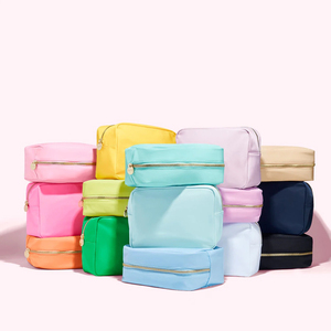 Pochettes de maquillage personnalisées, pochettes de demande de demoiselle d'honneur, cadeau de voyage, sac à cosmétiques en <span class=keywords><strong>Nylon</strong></span> vierge, vente en gros