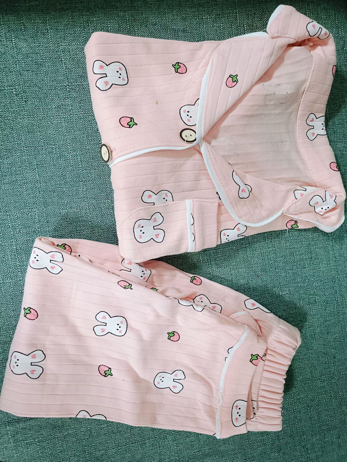 Abito con risvolto coniglietto rosa