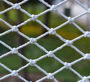 Kunststoff-Absturz sicherungs netz für Gebäude gerüste für verbesserte Sicherheit vor Ort - Product Image 1