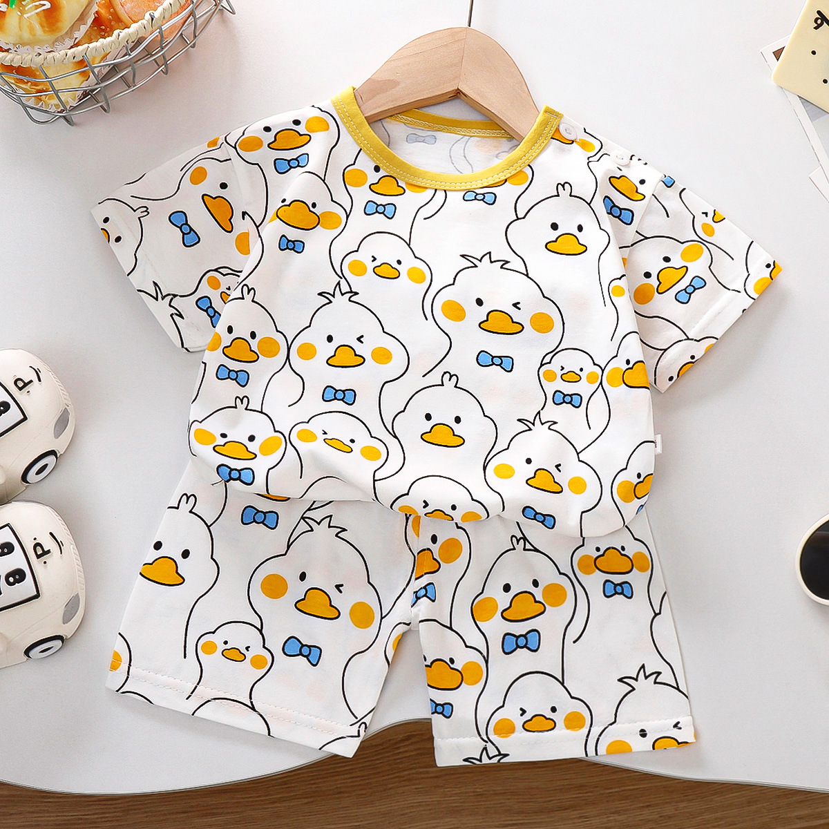 Ensemble Z-13 motif floral complet, motif canard, manches courtes.