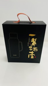 エレガントな1ボトル容量クラレット-赤木色ワイン酒ギフトボックスマットラミネーションゴールドホイル食品用特殊デザインハンガー