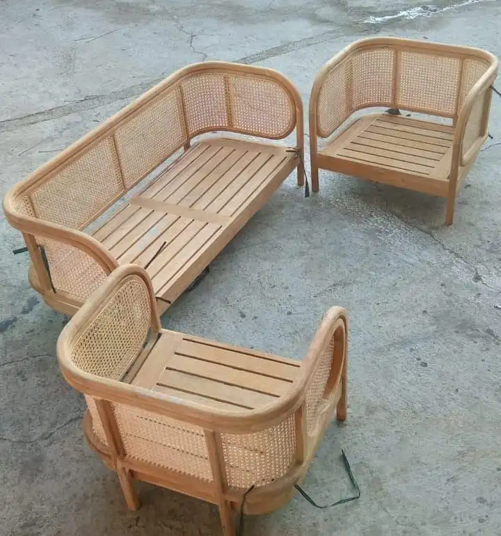 تصميم أكثر أريكة محبوكة بتصميم نبات العنب الياباني مزيج من كرسي نبات العنب على الطراز الأندونيسي للخارج كرسي مريح بمسند للذراع