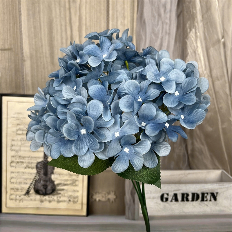 # 33 Materiales Florales Serie Azul Polvoriento
