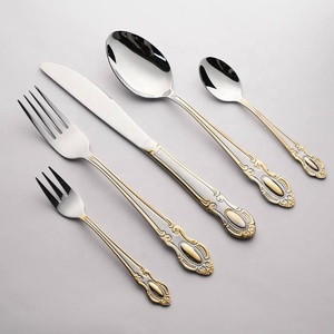 Bán Buôn Tùy Chỉnh 410 Thép Không Gỉ Retro Khắc <span class=keywords><strong>Flatware</strong></span> Set Dao Muỗng Nĩa Vàng Sang Trọng Thiết Lập Dao Kéo Cho Đám Cưới Khách Sạn - Product Image 1