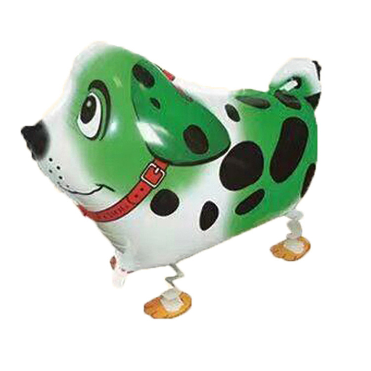 marcher avec des chiens tachetés verts