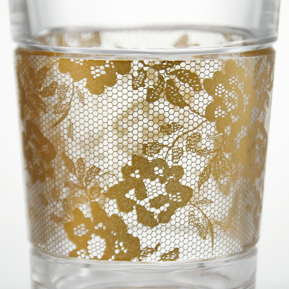 Clair avec le modèle de dentelle