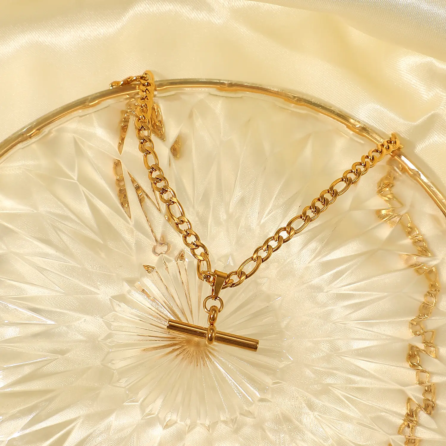 Collar con colgante de barra en T de moda Collar de cadena cubana Figaro chapado en oro de 18 quilates de acero inoxidable Collar de barra en T
