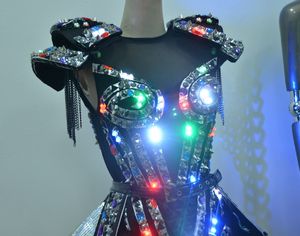 I costumi di danza a <span class=keywords><strong>Led</strong></span> a colori <span class=keywords><strong>RGB</strong></span> si illuminano al buio abiti da prestazione indossano vestiti a <span class=keywords><strong>Led</strong></span> per lo spettacolo