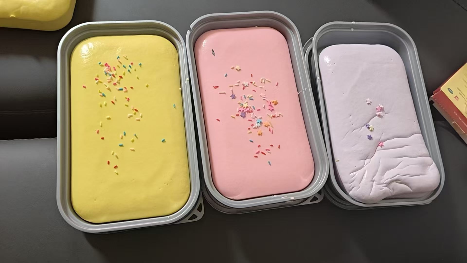 Boîte à gâteau-3 couleurs-choix aléatoire