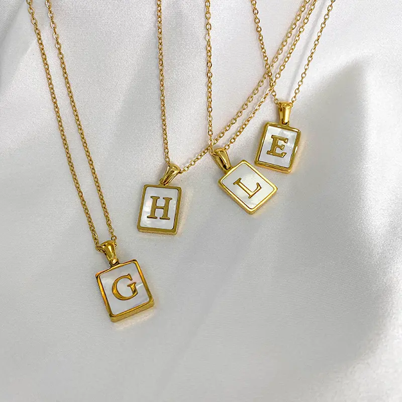 Collar de acero inoxidable con letra A-Z para mujer, colgante con inicial de oro de 18K, rectangulares con conchas blancas y alfabeto