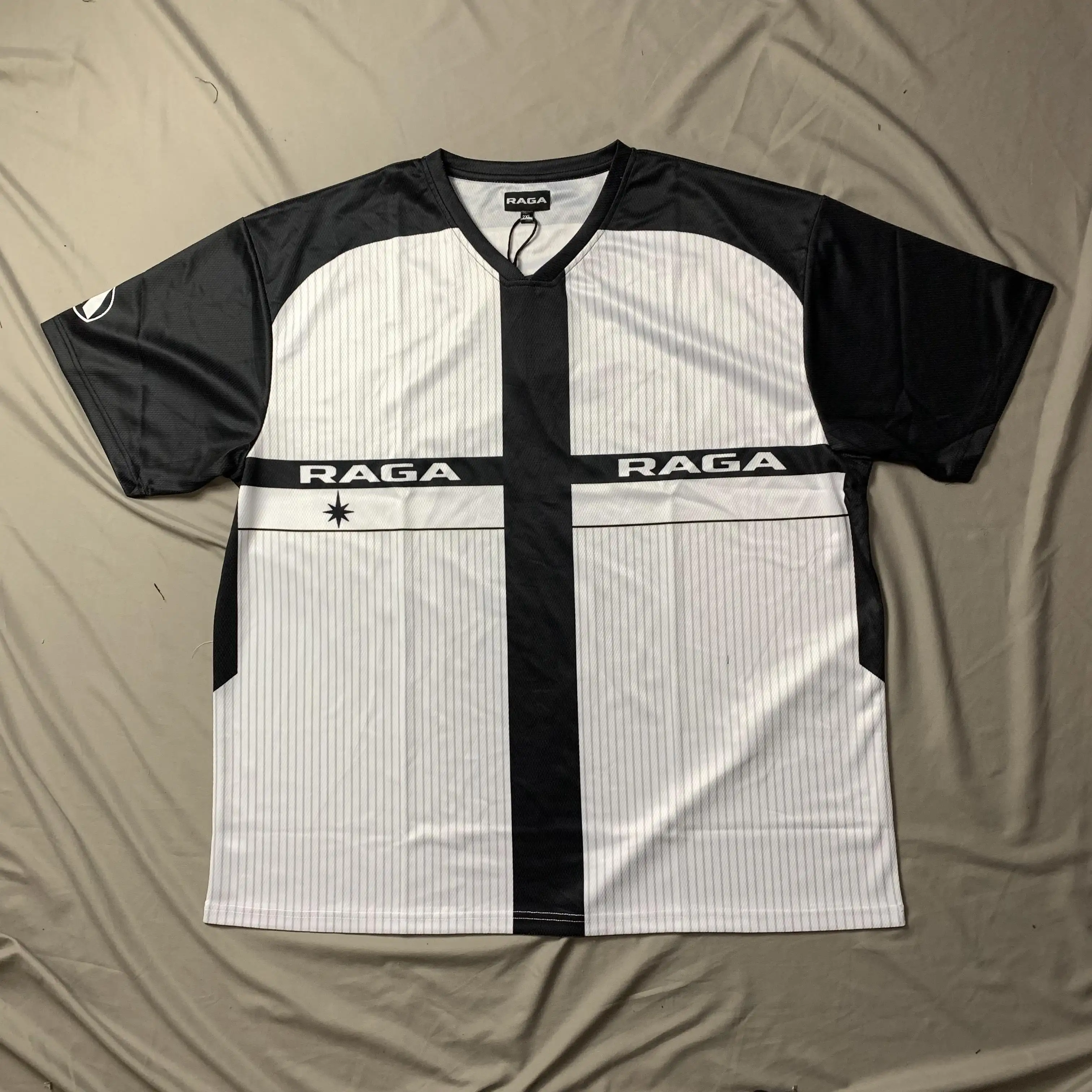 DENIMGUYS özel klasik futbol forması nefes örgü t-shirt süblimasyon Retro desen sokak futbol gömleği