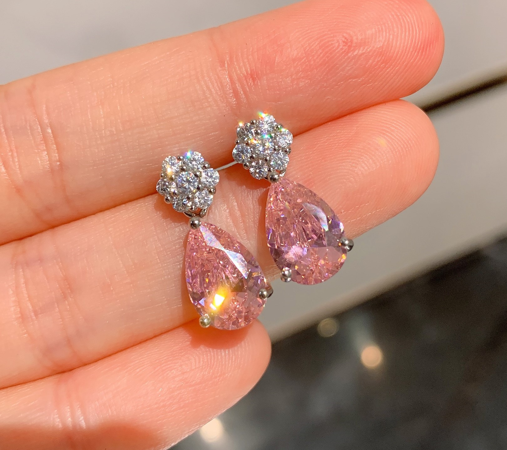 Boucles d'oreilles diamant rose