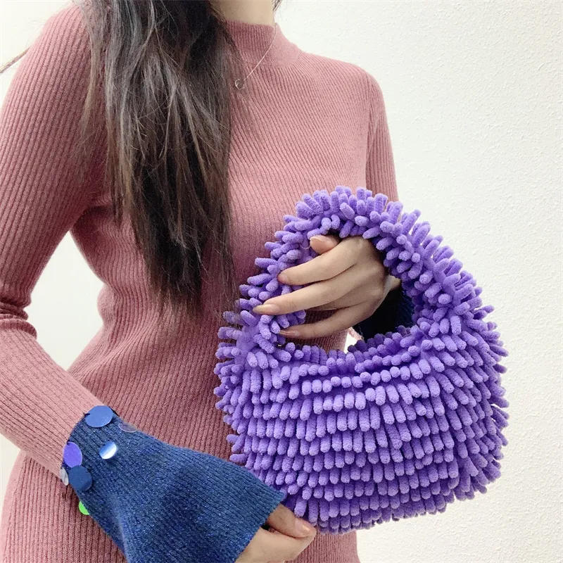 Fly girl favorite está de volta fuzzy bolsas da moda retocadas on-line e instore de alta qualidade bolsas fofas de mão