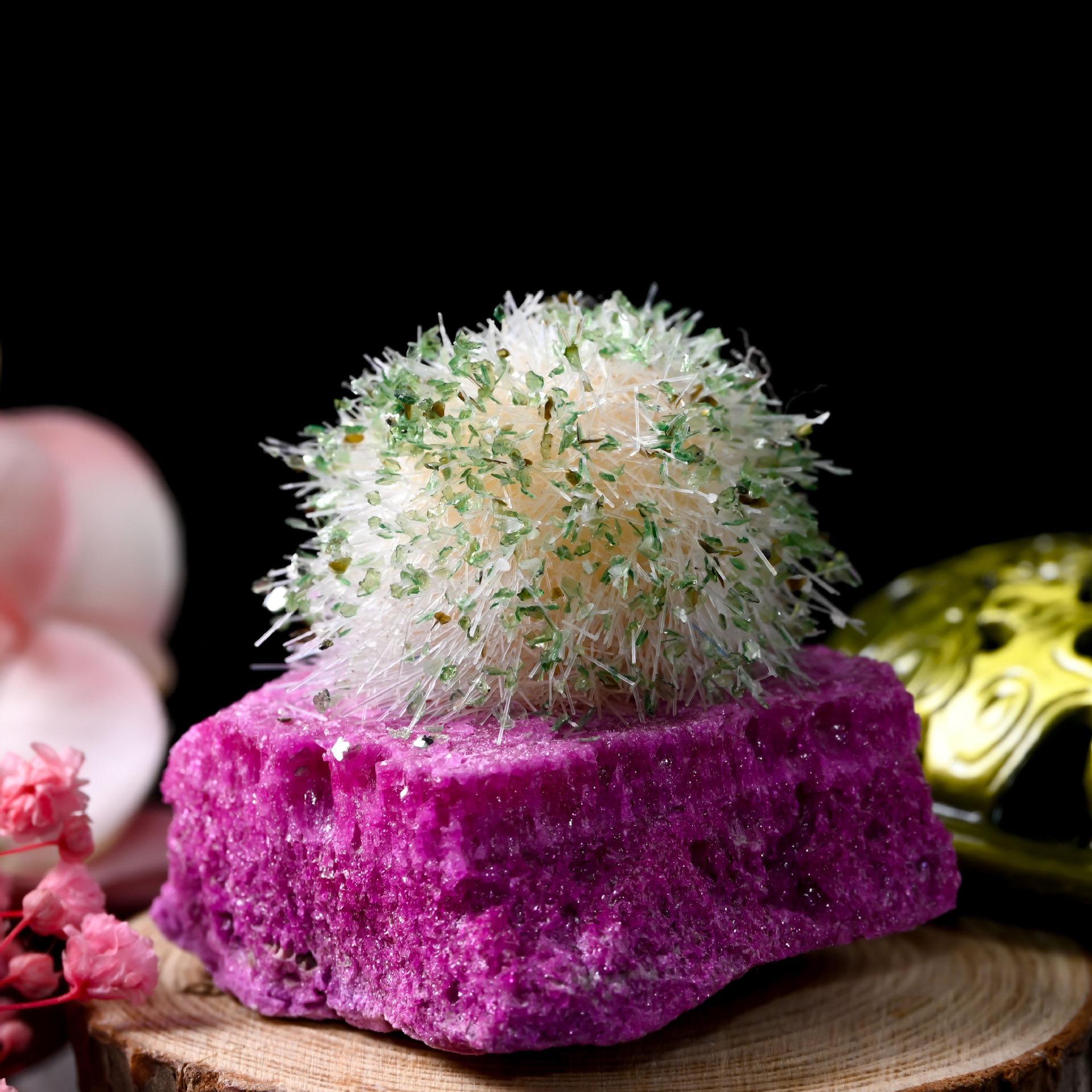 ทรงกลมคริสตัลทับทิมและไมกาสีเขียว