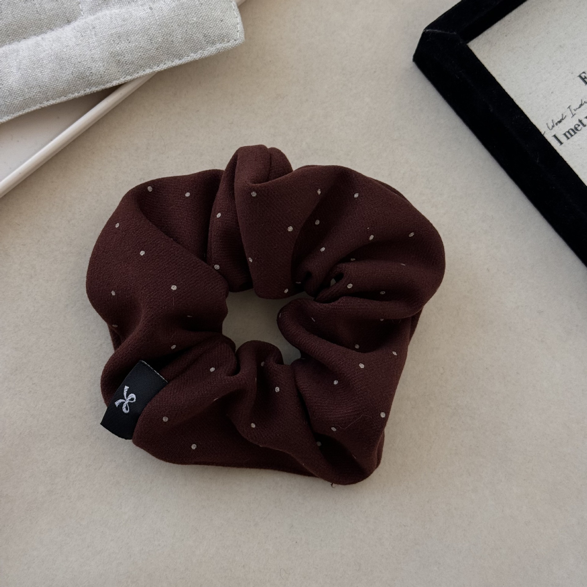 Anillo para el cabello con punto rojo