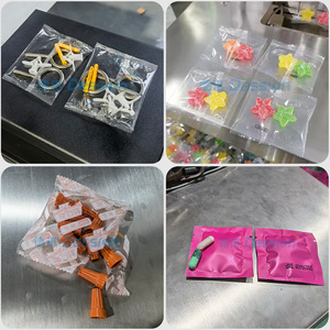 Máquina de embalaje de botones de ropa de conteo de disco doble automático de fácil operación Máquina de embalaje vertical de bolsa de pellets pequeña - Product Image 2
