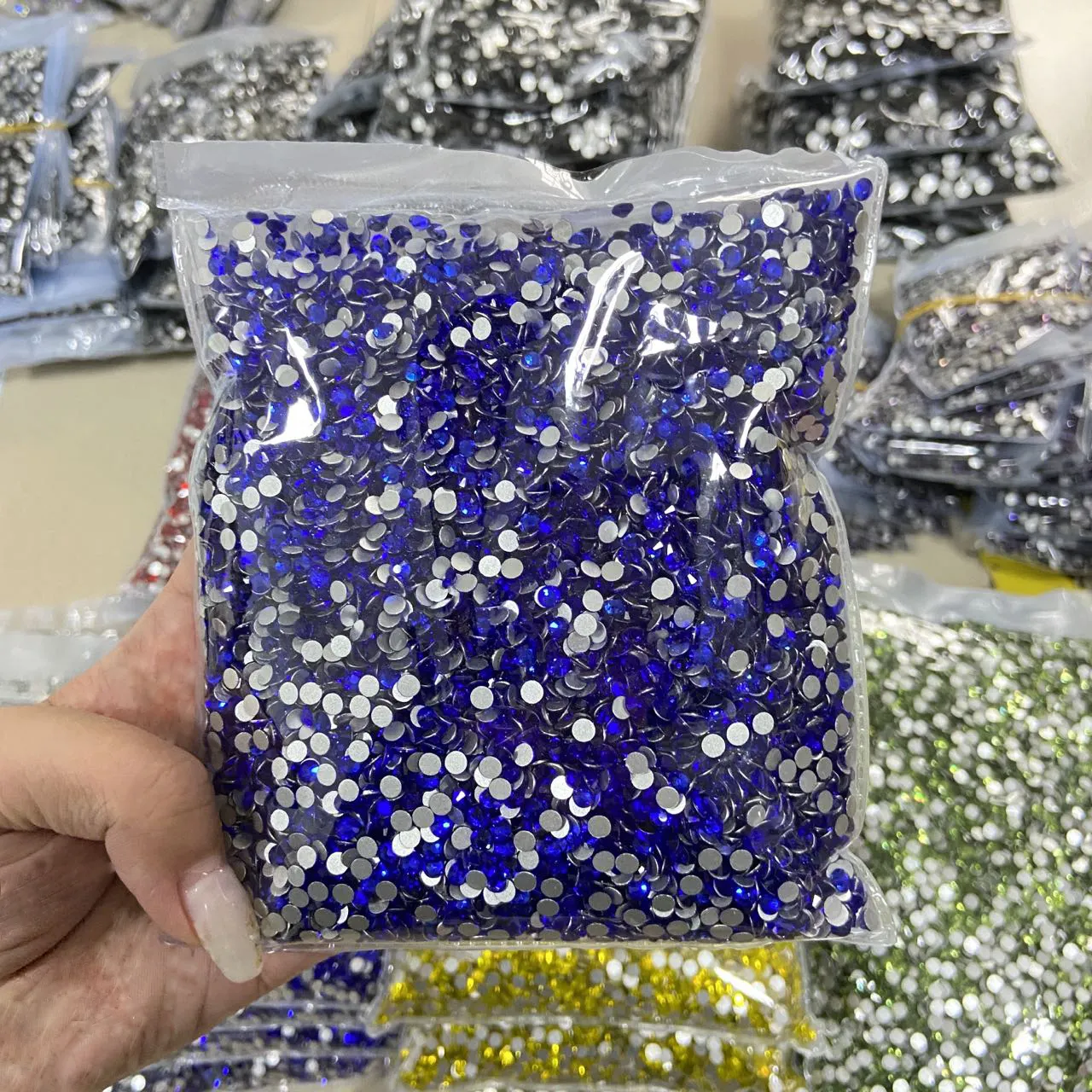 Un normale nastro sfaccettato posteriore di precisione strass cristallo posteriore piatta Non Hot Fix gemme di strass di vetro per Nail Art fai da te